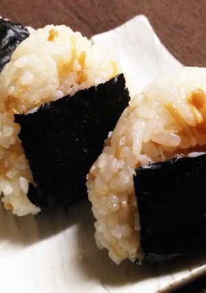 秋行楽♪朝食にもなめたけのおにぎり-レシピのメイン写真
