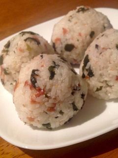 梅ワカメのオニギリ-レシピのメイン写真