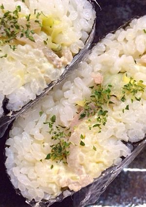 豚肉とキャベツのネギ塩炒めおにぎらず-レシピのメイン写真
