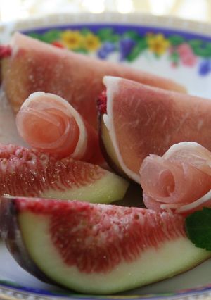 ワインのお供に♪生ハム＆フルーツ各種-レシピのメイン写真