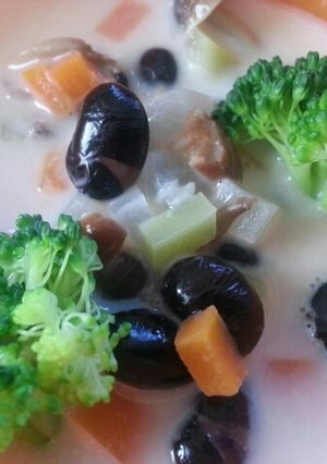 噛みごたえで満腹感！黒豆のミルクスープ-レシピのメイン写真