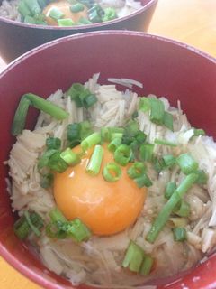 朝の一膳!榎茸の卵かけご飯-レシピのメイン写真