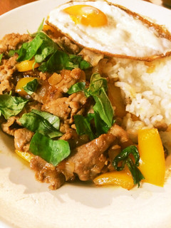 ご飯が進む!豚バラ肉で作るガパオライス-レシピのメイン写真