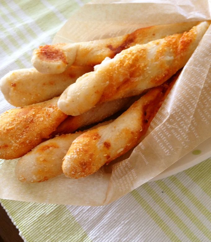 粉チーズをたっぷりのスティックパン-レシピのメイン写真