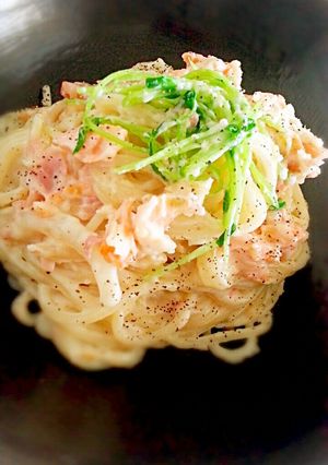 豆苗と鮭のクリームパスタ-レシピのメイン写真