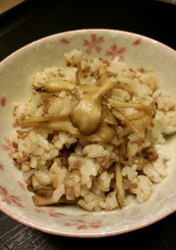 簡単に♪舞茸と挽き肉の混ぜご飯＊御一人様-レシピのメイン写真