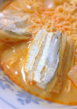 白身魚のタイラーメン・インスタント-レシピのメイン写真