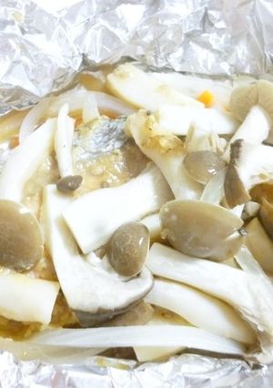 包んで焼くだけ！鮭ときのこのホイル焼き-レシピのメイン写真