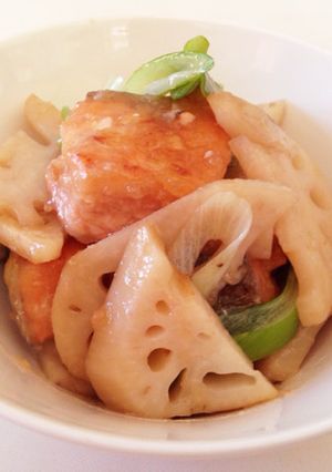 フライパンで簡単、秋鮭とレンコンの煮物-レシピのメイン写真
