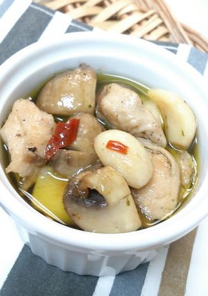 簡単♪マッシュルームと鶏肉のアヒージョ☆-レシピのメイン写真