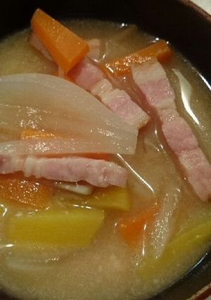 ベーコンと根菜の粕汁-レシピのメイン写真