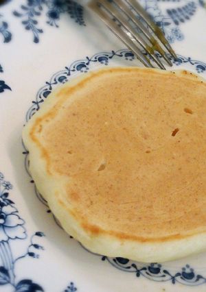 絹豆腐でフワフワの分厚いホットケーキ-レシピのメイン写真