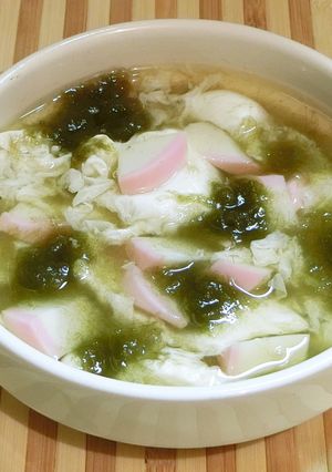 とろろ昆布とかまぼこのスープ-レシピのメイン写真