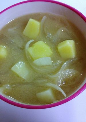 じゃがいもと玉ねぎの味噌汁-レシピのメイン写真