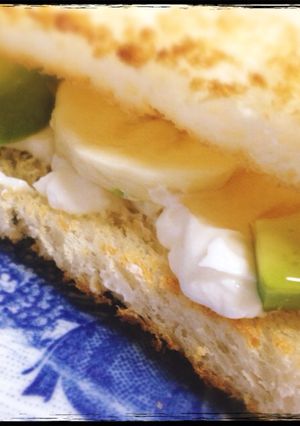 水切りヨーグルトとアボガドのホットサンド-レシピのメイン写真
