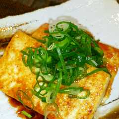 รูปของ 簡単⭐豆腐の照り焼き⭐ネギまみれ♪