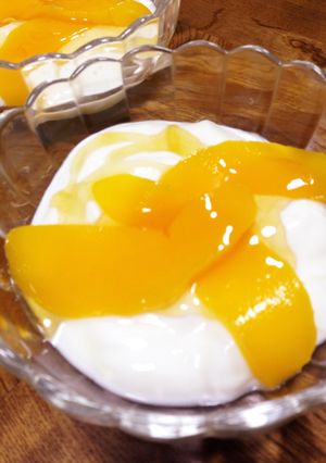 ヨーグルトにマンゴーと蜂蜜添え-レシピのメイン写真