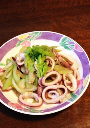 簡単！美味しい！ イカとセロリの塩麹炒め-レシピのメイン写真