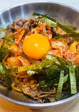 夏に余った韓国冷麺でピリ辛釜玉🥩牛肉温麺-レシピのメイン写真