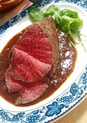 ローストビーフにフルーツバルサミコソース-レシピのメイン写真
