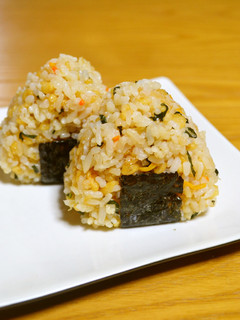 炊き込みご飯のおにぎり『天かす+大葉』-レシピのメイン写真