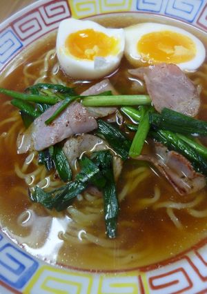 ニラとベーコンをのせた醤油ラーメン-レシピのメイン写真