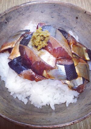 秋の味覚☆生秋刀魚の漬け丼☆-レシピのメイン写真