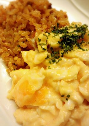 簡単♪炊きこみミートご飯DEオムライス♡-レシピのメイン写真