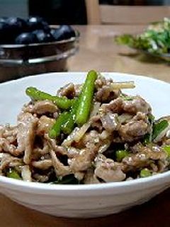 ニンニクの芽と豚肉の炒め物-レシピのメイン写真
