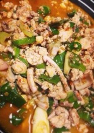イカと鶏挽肉と豆腐とネギのバジルソース炒-レシピのメイン写真