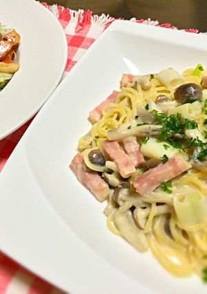 きのこのクリームパスタときのこサラダ-レシピのメイン写真