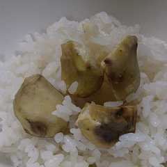 A picture of 焼き栗ごはん.