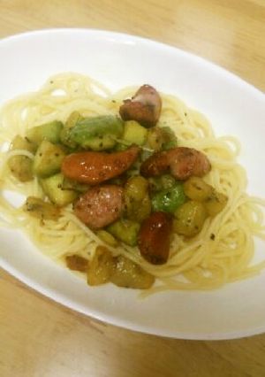 アボカドとソーセージのキウイソースパスタ-レシピのメイン写真