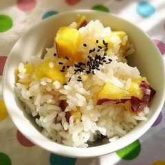 รูปของ ほっくり♪さつまいもご飯(*^^*)