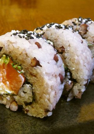 お赤飯のリバースロール（裏巻き寿司）-レシピのメイン写真