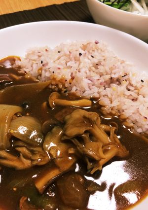 牛すじキノコカレー-レシピのメイン写真