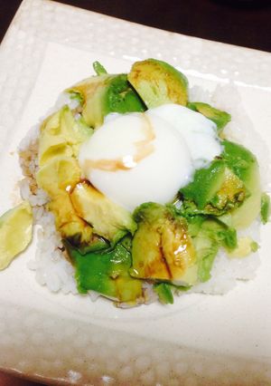 ズボラ飯☆和風アボカド醤油バター丼-レシピのメイン写真
