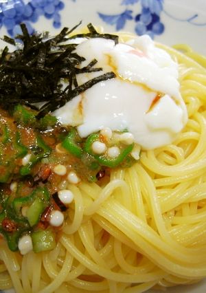 オクラ明太パスタ温玉のせ-レシピのメイン写真
