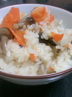 簡単炊き込みご飯 (けっこう薄味♪)-レシピのメイン写真