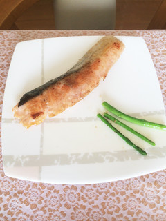 簡単なレモンバターで焼いた鮭のムニエル-レシピのメイン写真