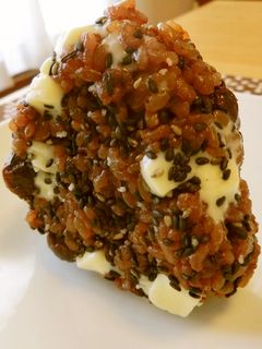 酵素玄米とスライスチーズのごま塩おにぎり-レシピのメイン写真