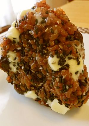 酵素玄米とスライスチーズのごま塩おにぎり-レシピのメイン写真