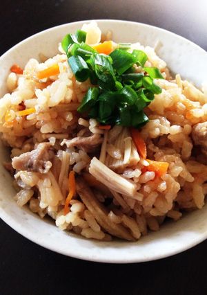 豚肉でごちそう炊き込みご飯-レシピのメイン写真