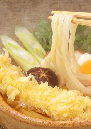 生、半生うどんでコシがある鍋焼きうどん-レシピのメイン写真