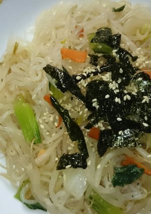 白滝×香味ﾍﾟｰｽﾄで簡単焼きそば風♪-レシピのメイン写真