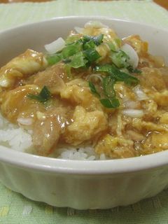 なんにもない時の!カツ丼風ツナの卵とじ丼-レシピのメイン写真