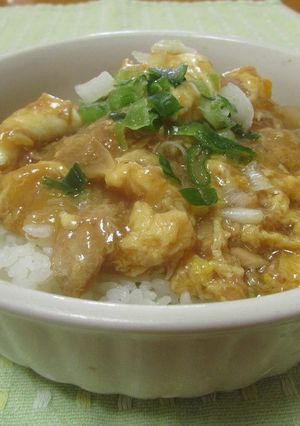 なんにもない時の！カツ丼風ツナの卵とじ丼-レシピのメイン写真