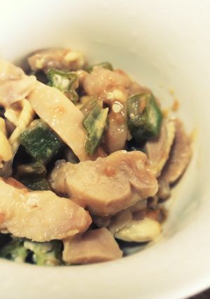 レンジで簡単 蒸し鶏とオクラの梅肉和え-レシピのメイン写真