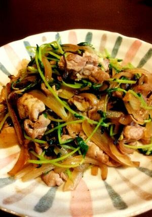 超絶簡単！豚肉と豆苗の塩こんぶ炒め-レシピのメイン写真
