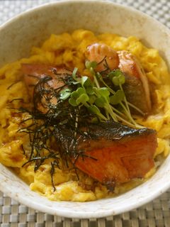 秋鮭の照り焼きで♪ ふわとろ甘辛卵丼♡-レシピのメイン写真